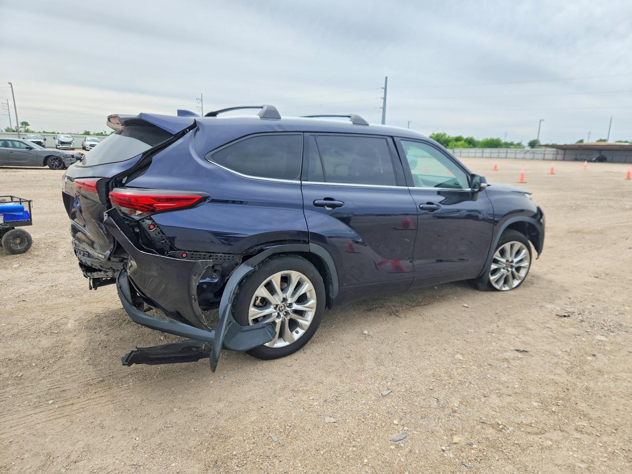 2022 TOYOTA HIGHLANDER