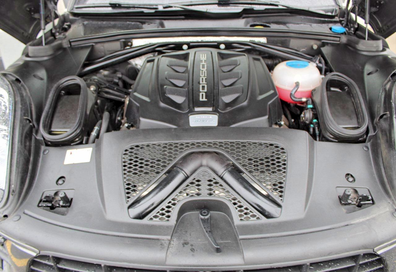 2015 PORSCHE Macan