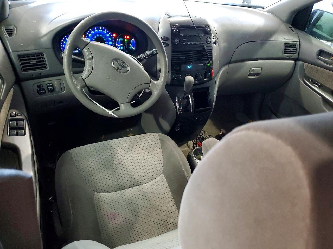 2010 TOYOTA SIENNA