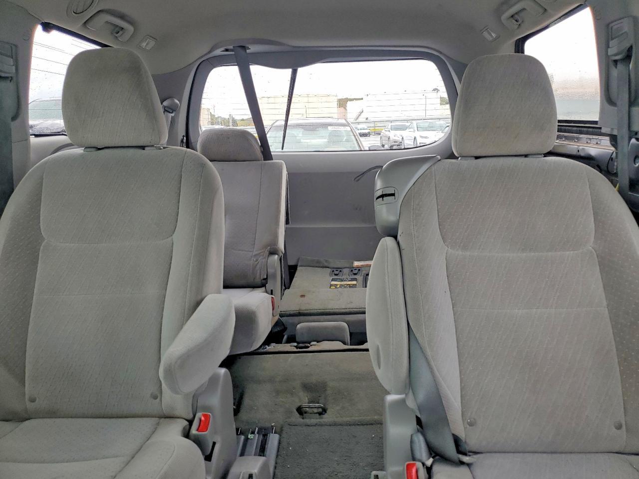 2016 TOYOTA SIENNA