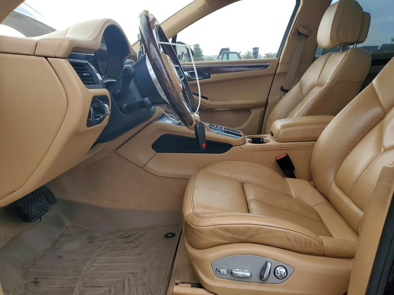 2017 PORSCHE Macan
