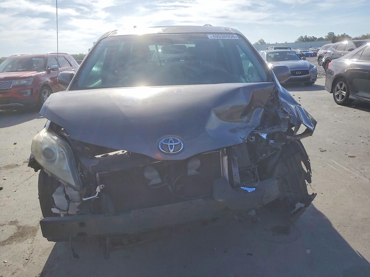 2013 TOYOTA SIENNA