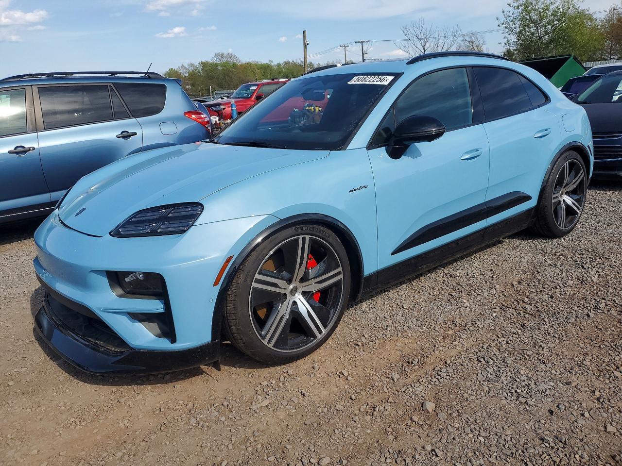 2025 PORSCHE Macan