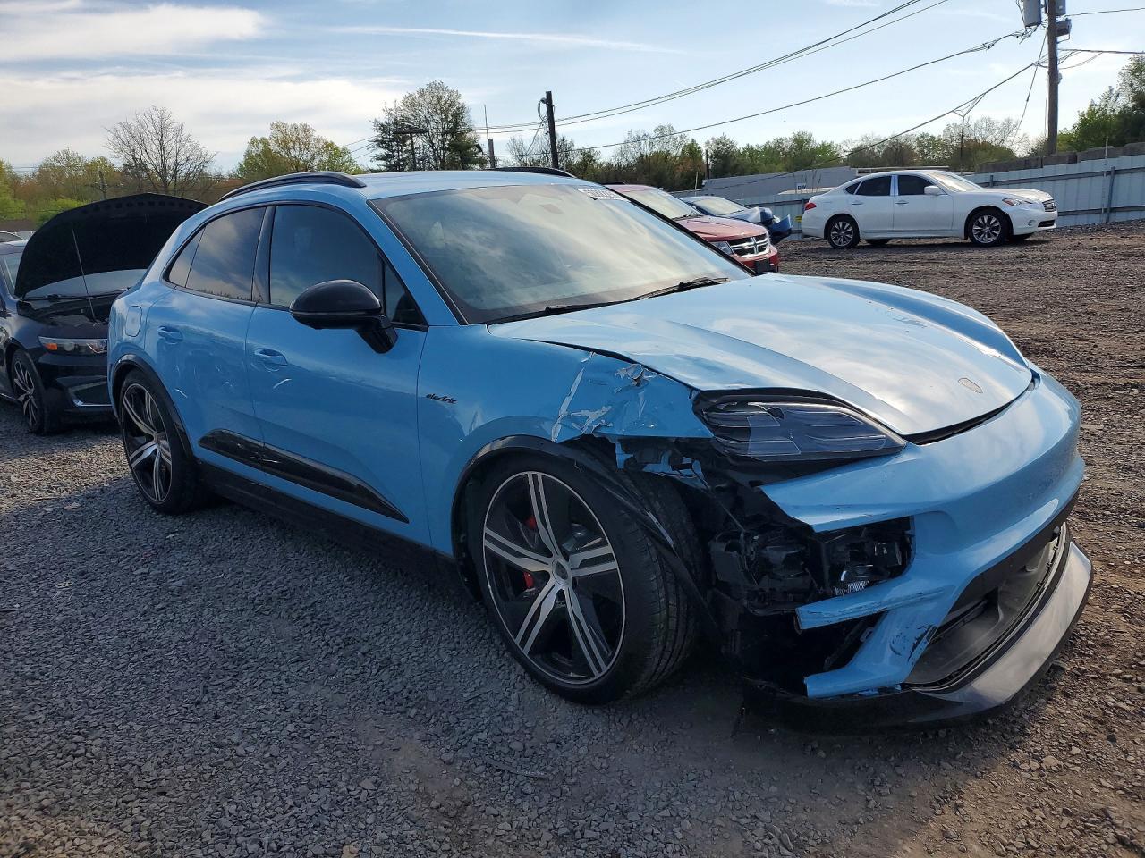 2025 PORSCHE Macan