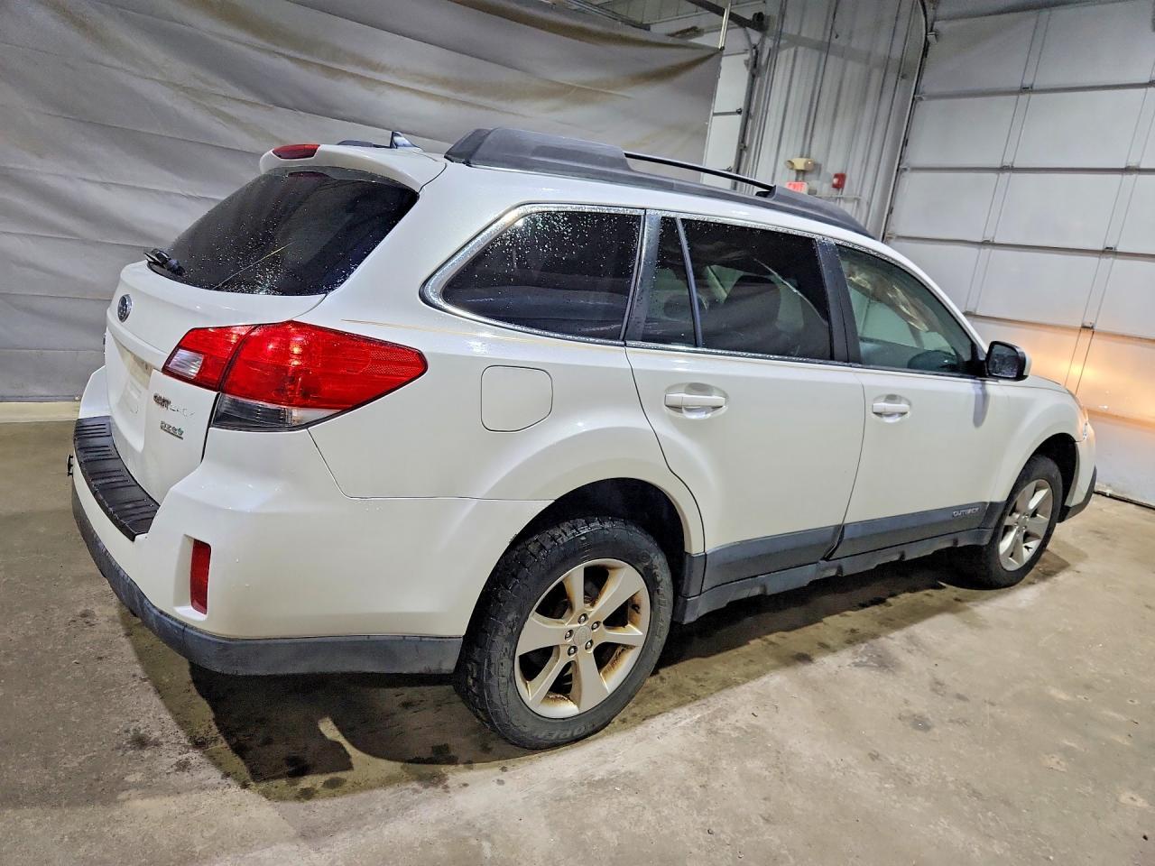 2014 SUBARU Outback