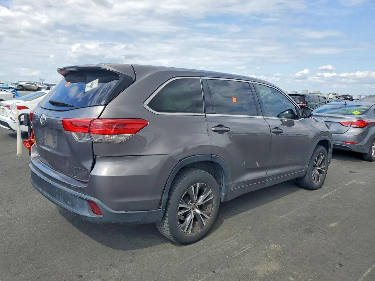 2018 TOYOTA HIGHLANDER
