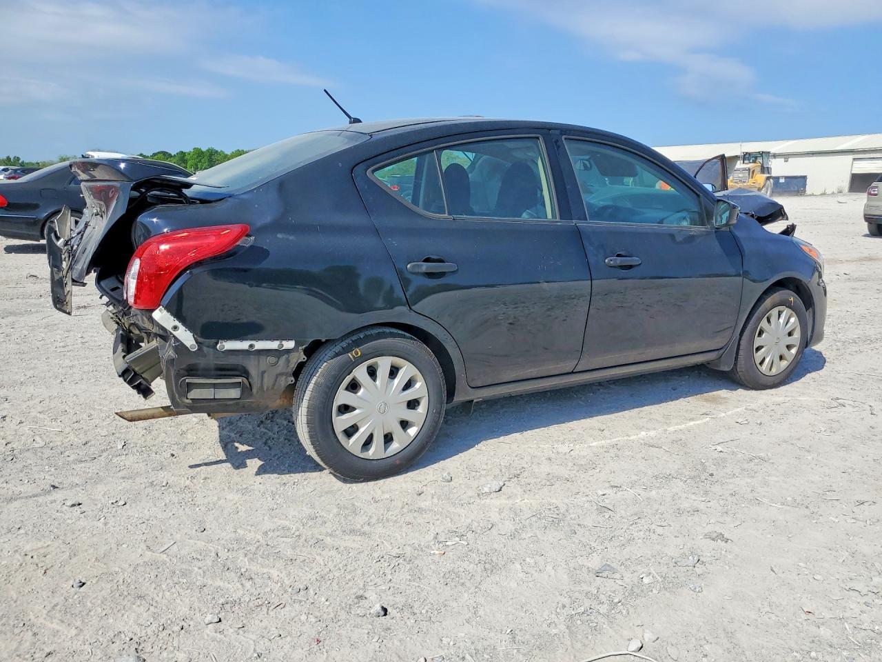 2017 NISSAN VERSA