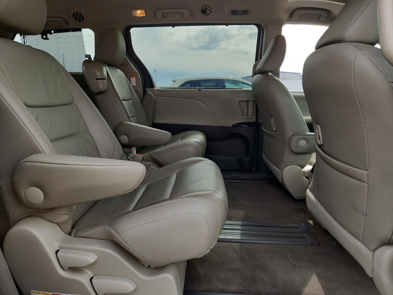 2017 TOYOTA SIENNA
