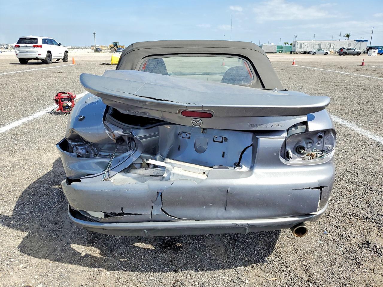 2004 MAZDA MX-5 Miata