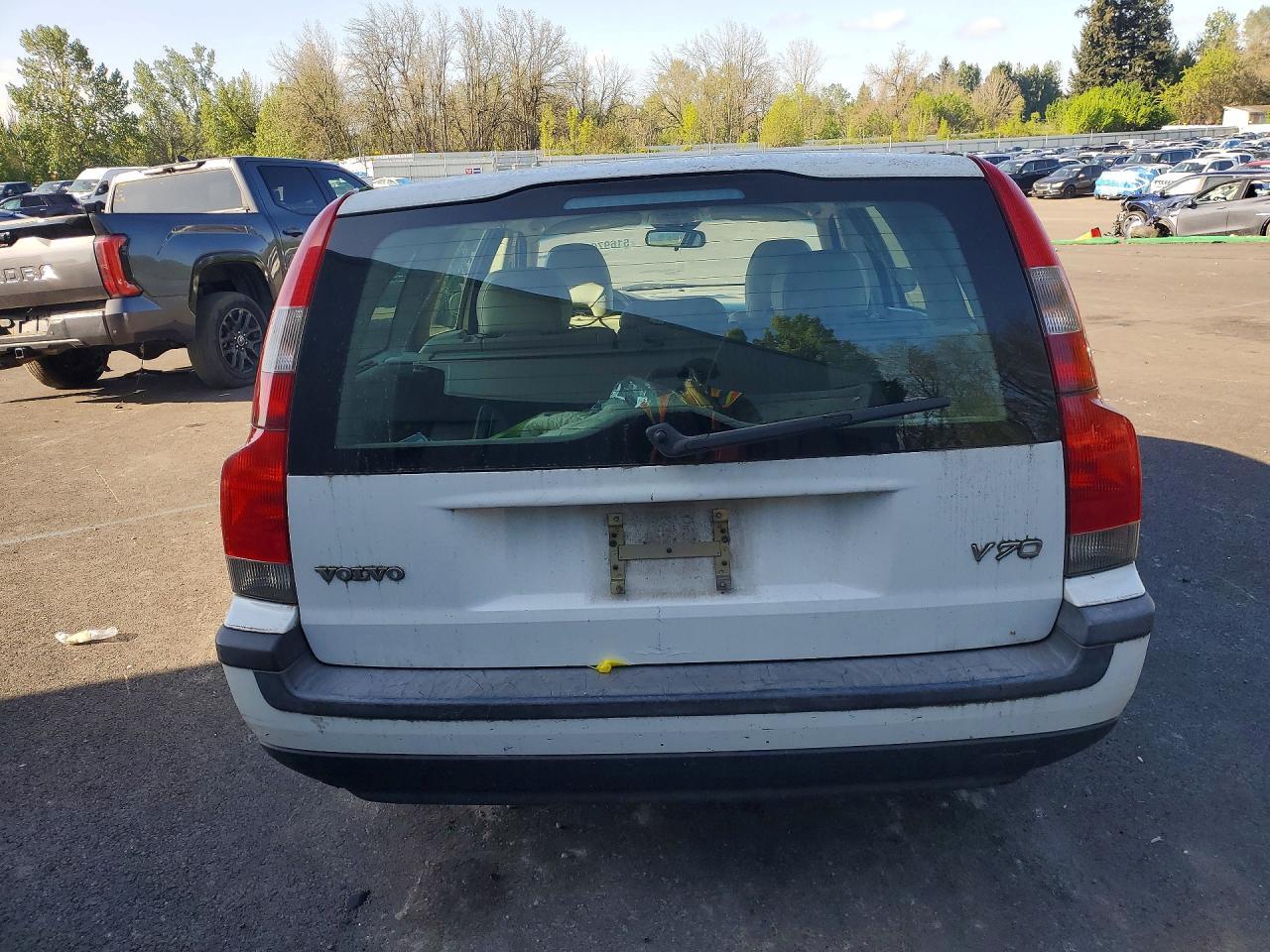 2004 VOLVO V70