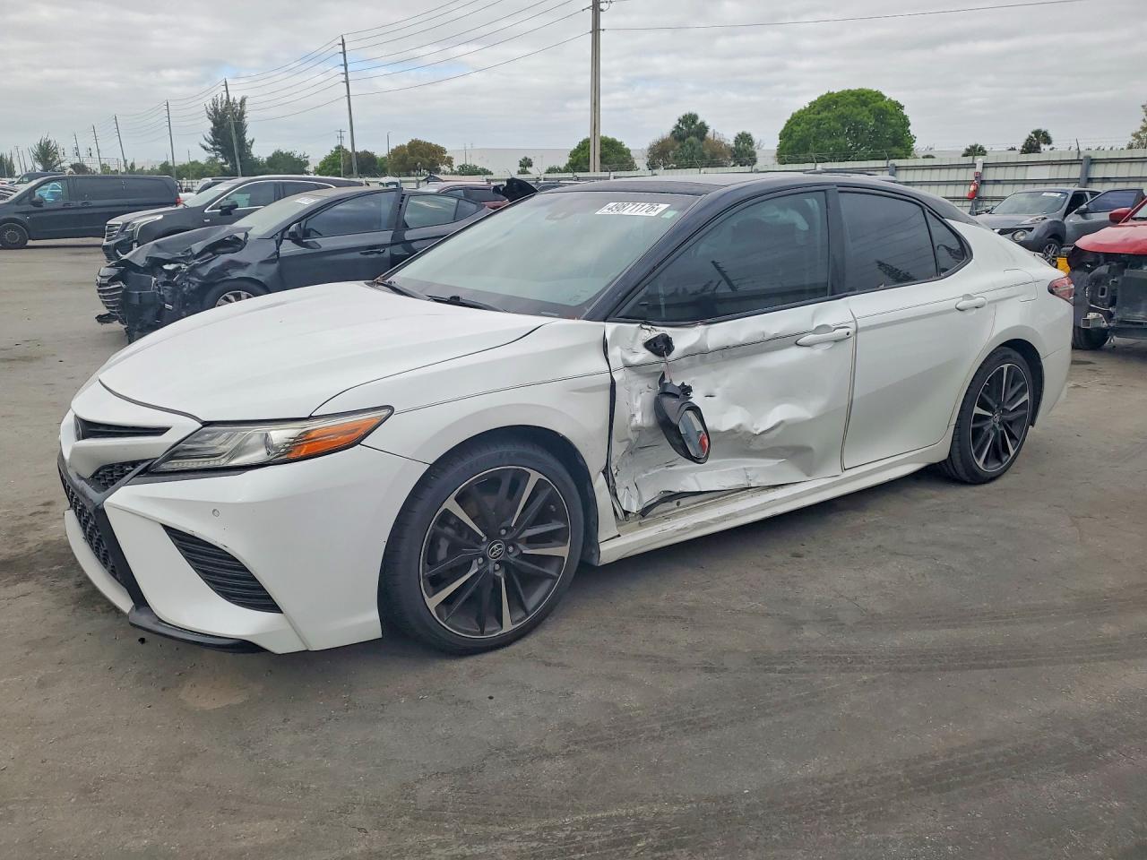 2018 TOYOTA CAMRY