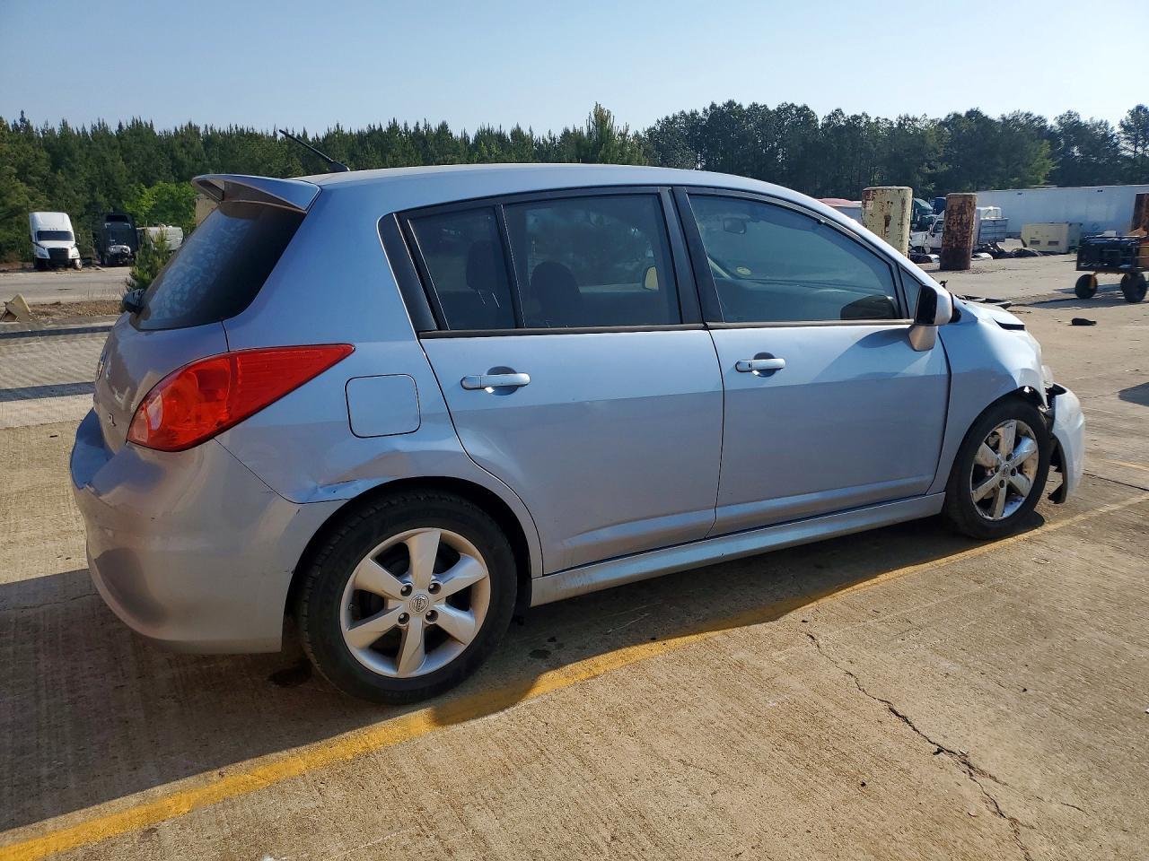 2011 NISSAN VERSA