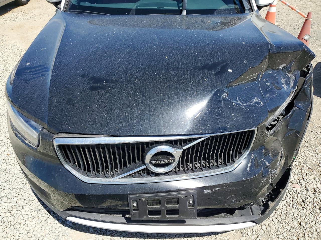 2019 VOLVO XC40