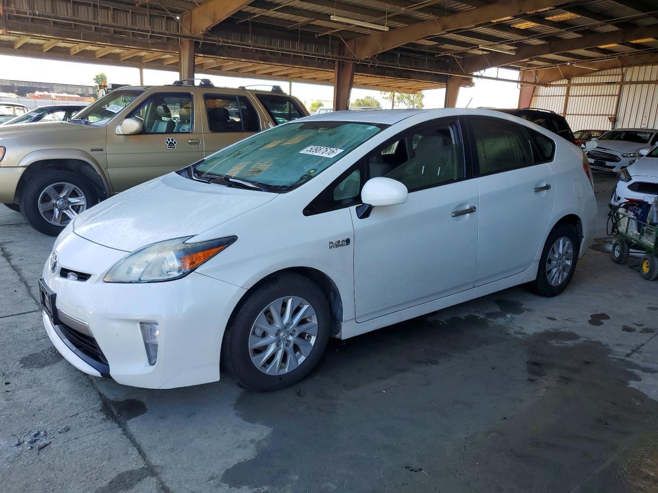 2014 TOYOTA Prius Plug-In