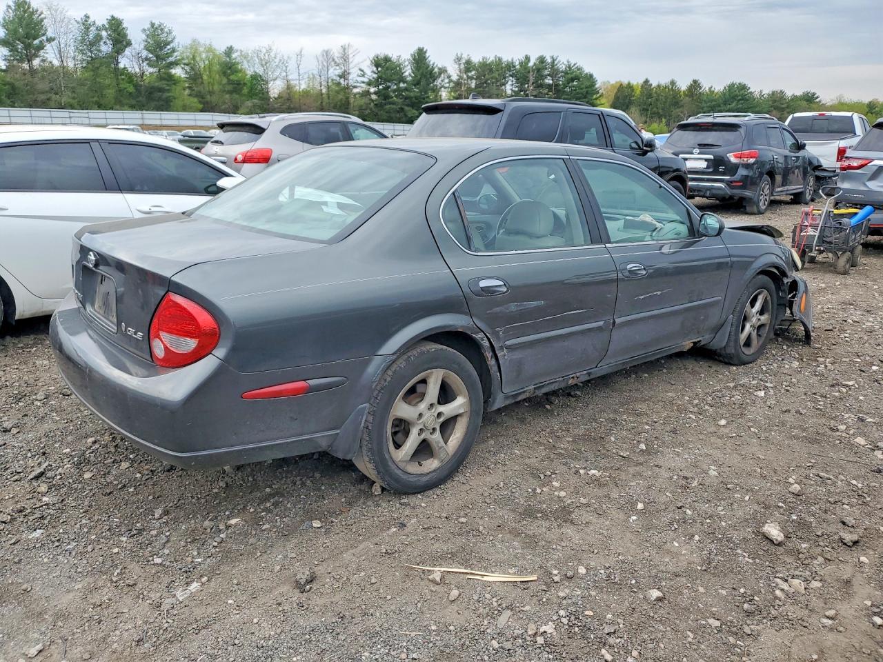 2001 NISSAN Maxima