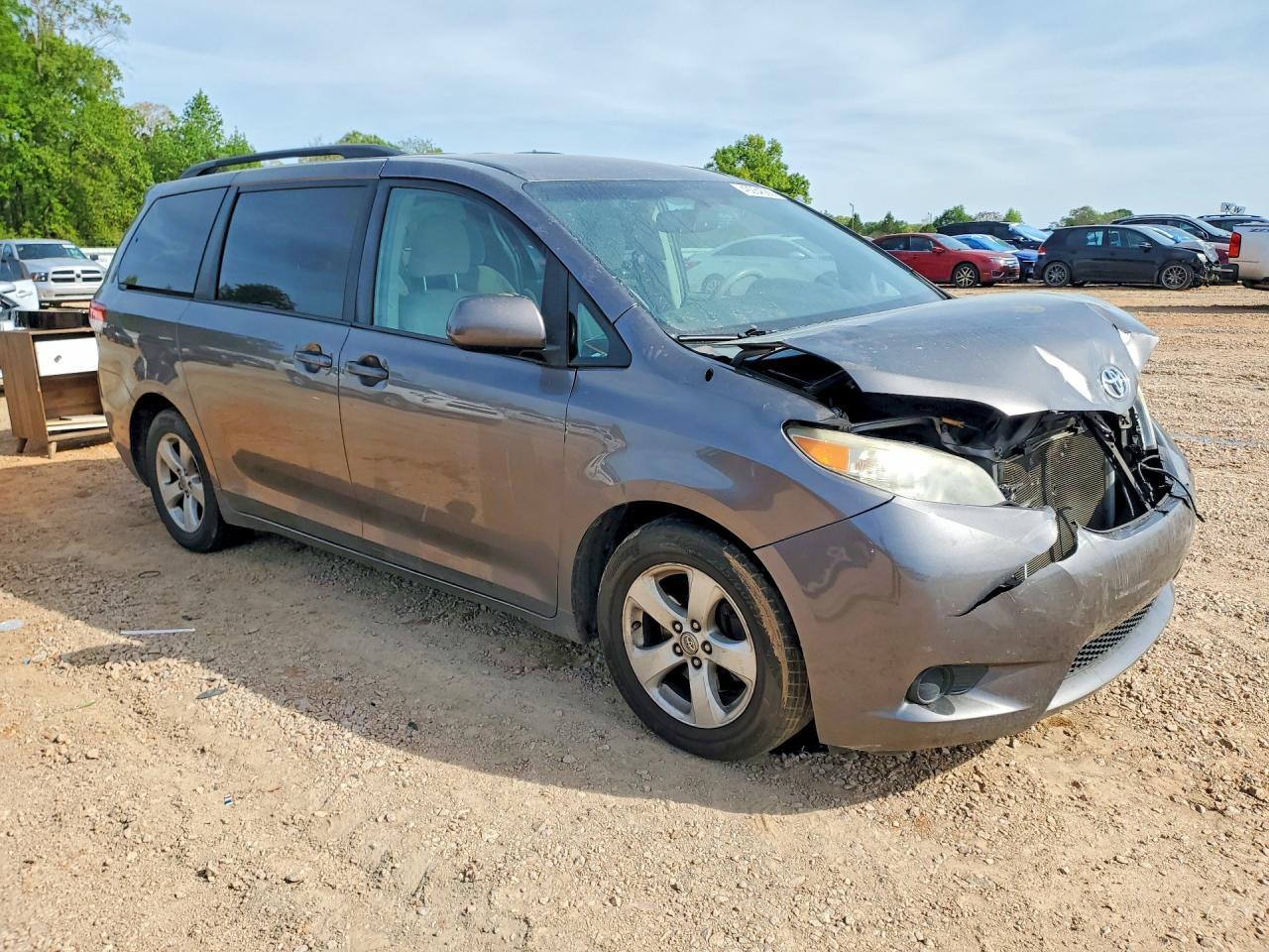 2014 TOYOTA SIENNA