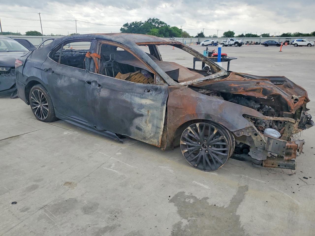 2018 TOYOTA CAMRY