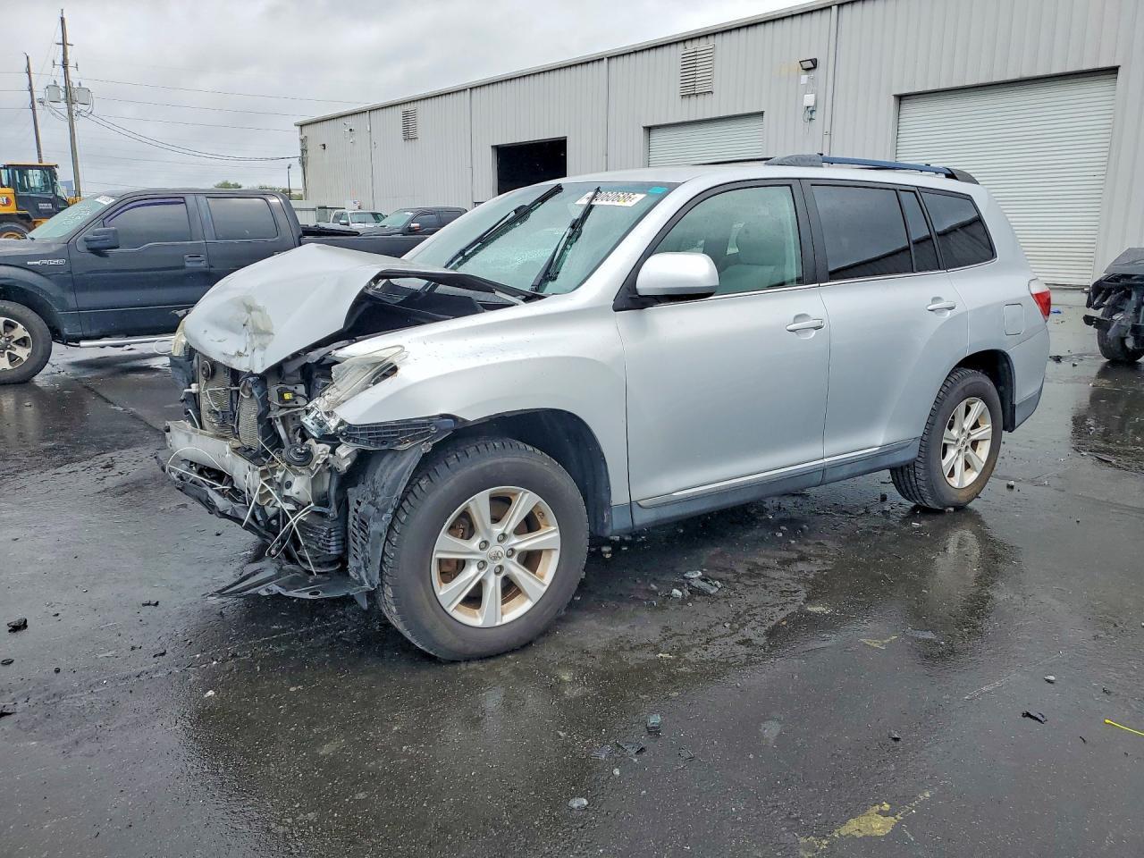 2011 TOYOTA HIGHLANDER
