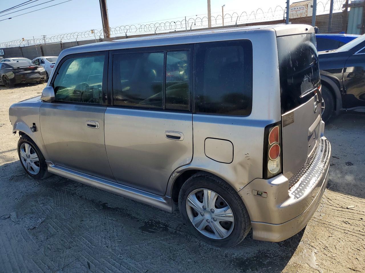 2005 TOYOTA SCION