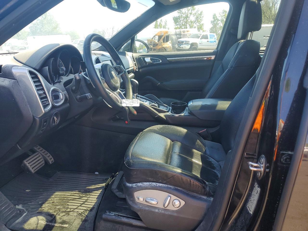 2016 PORSCHE CAYENNE
