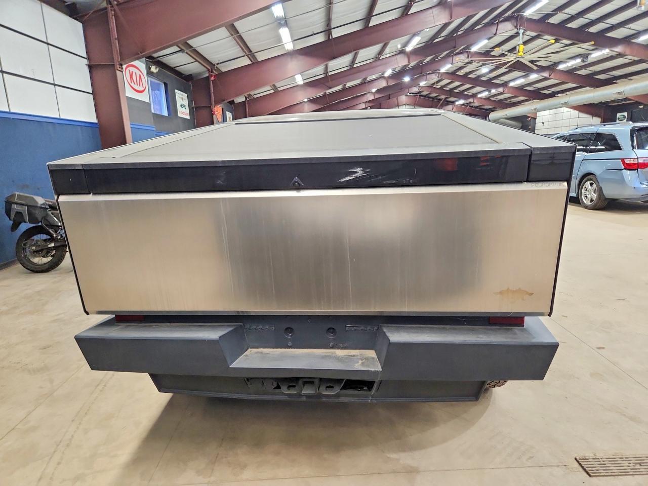 2024 TESLA Cybertruck