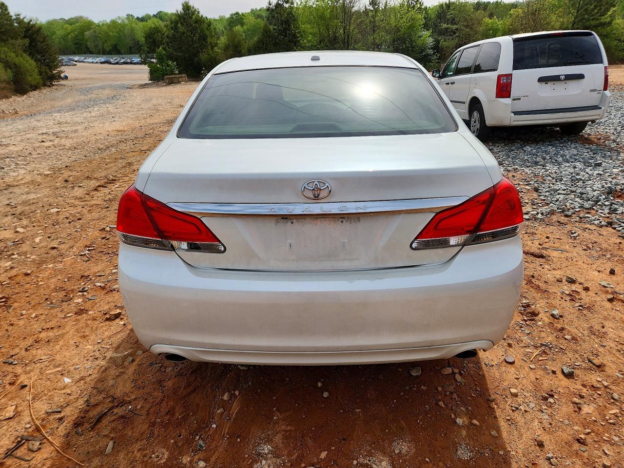 2011 TOYOTA Avalon