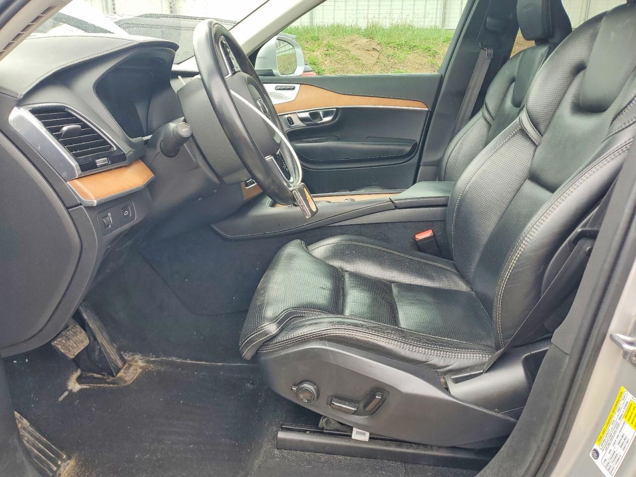 2019 VOLVO XC90