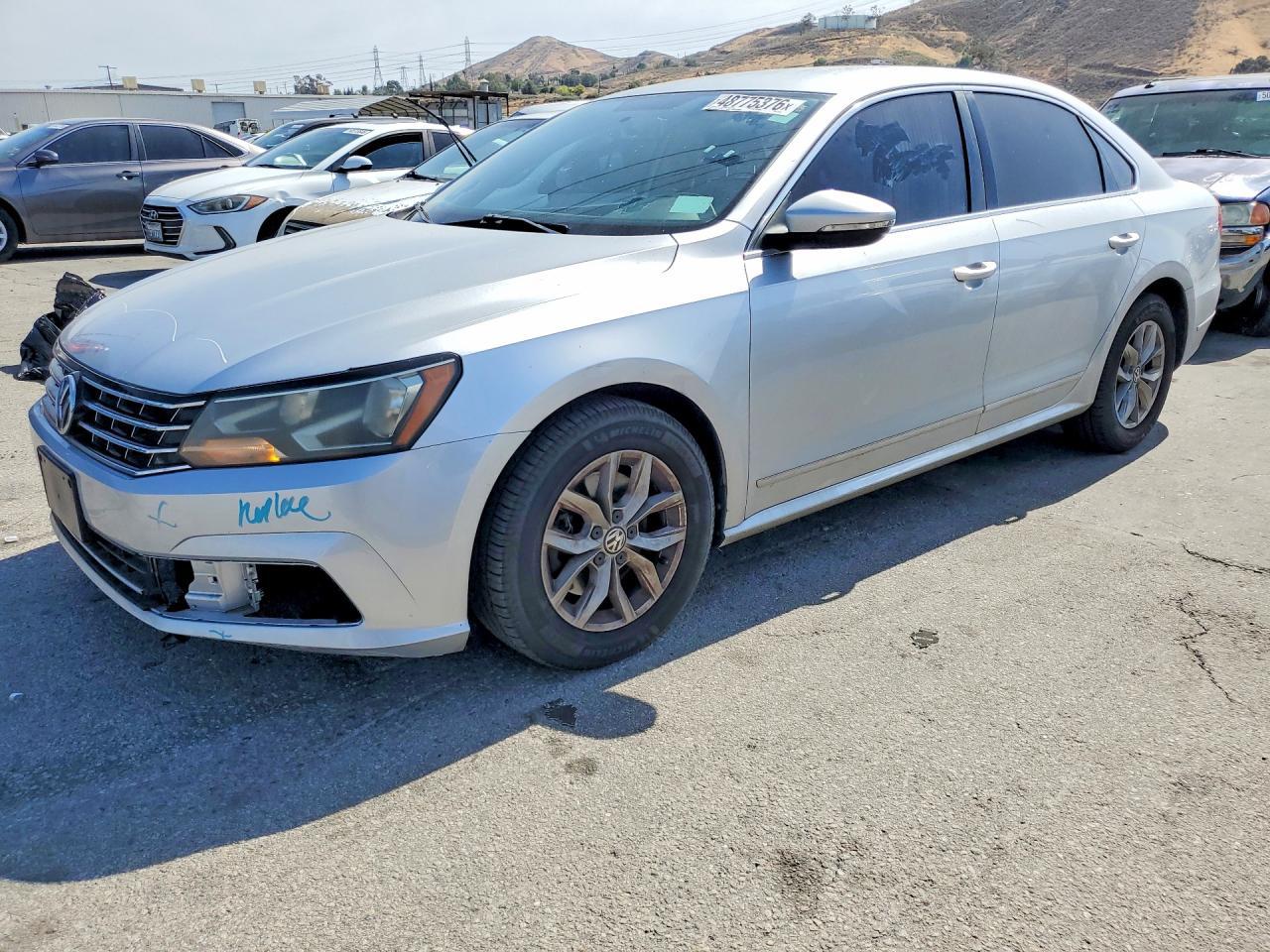 2016 VOLKSWAGEN Passat