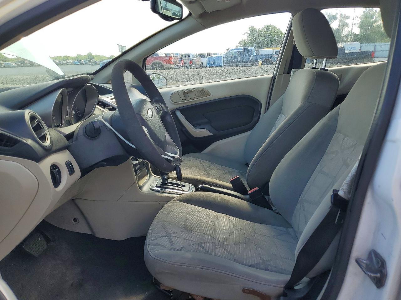 2011 FORD Fiesta