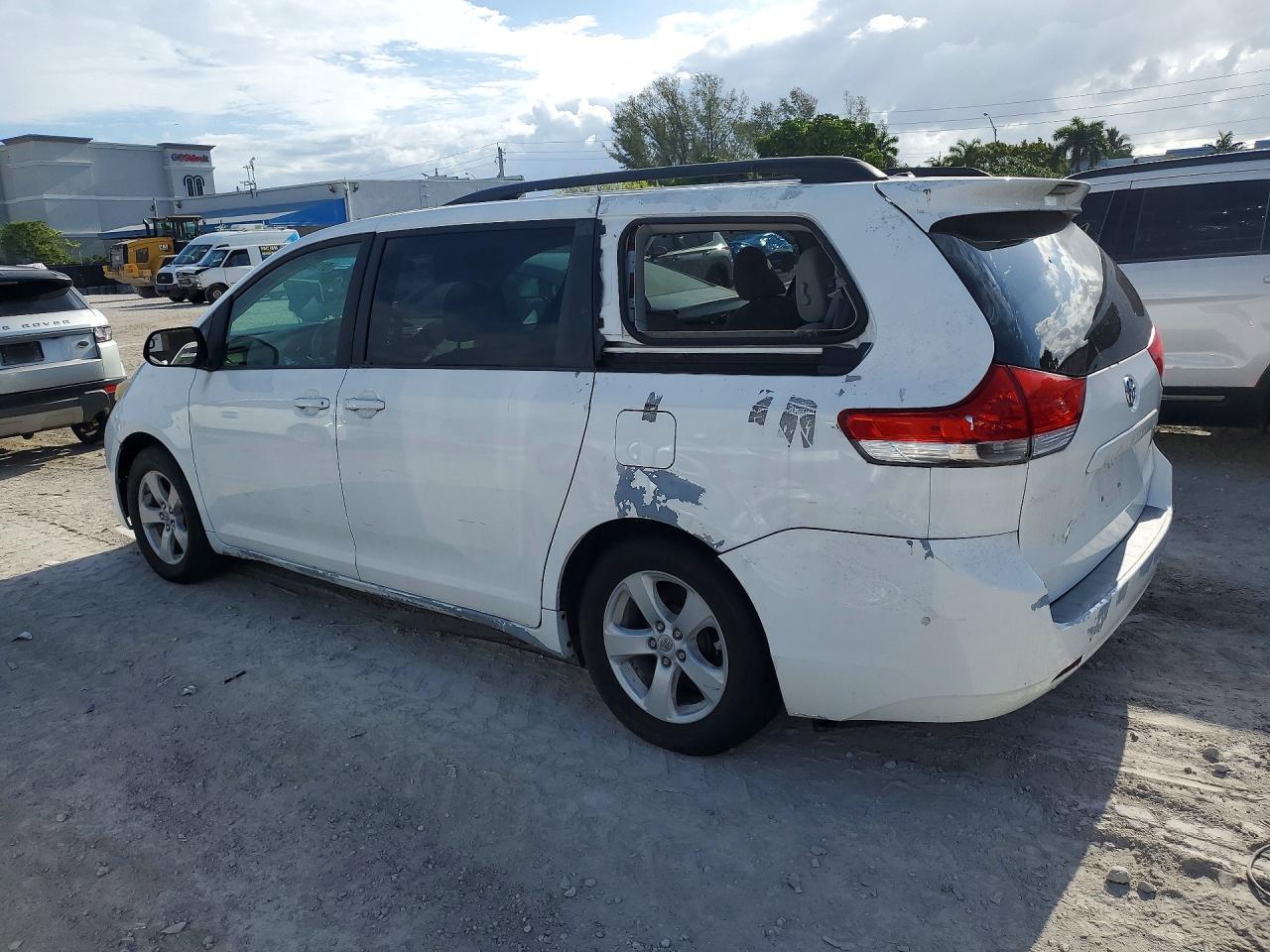 2012 TOYOTA SIENNA