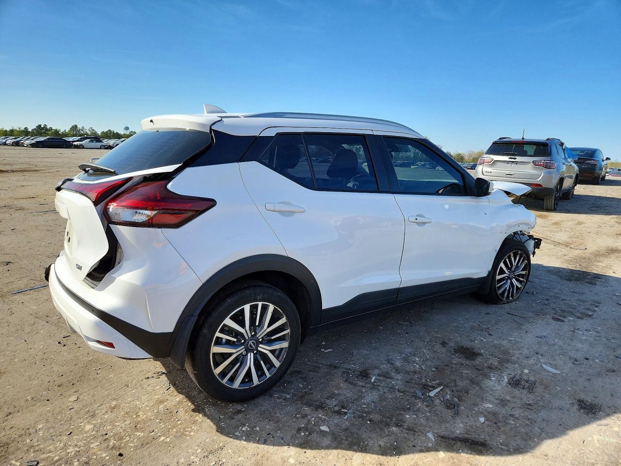 2023 NISSAN KICKS