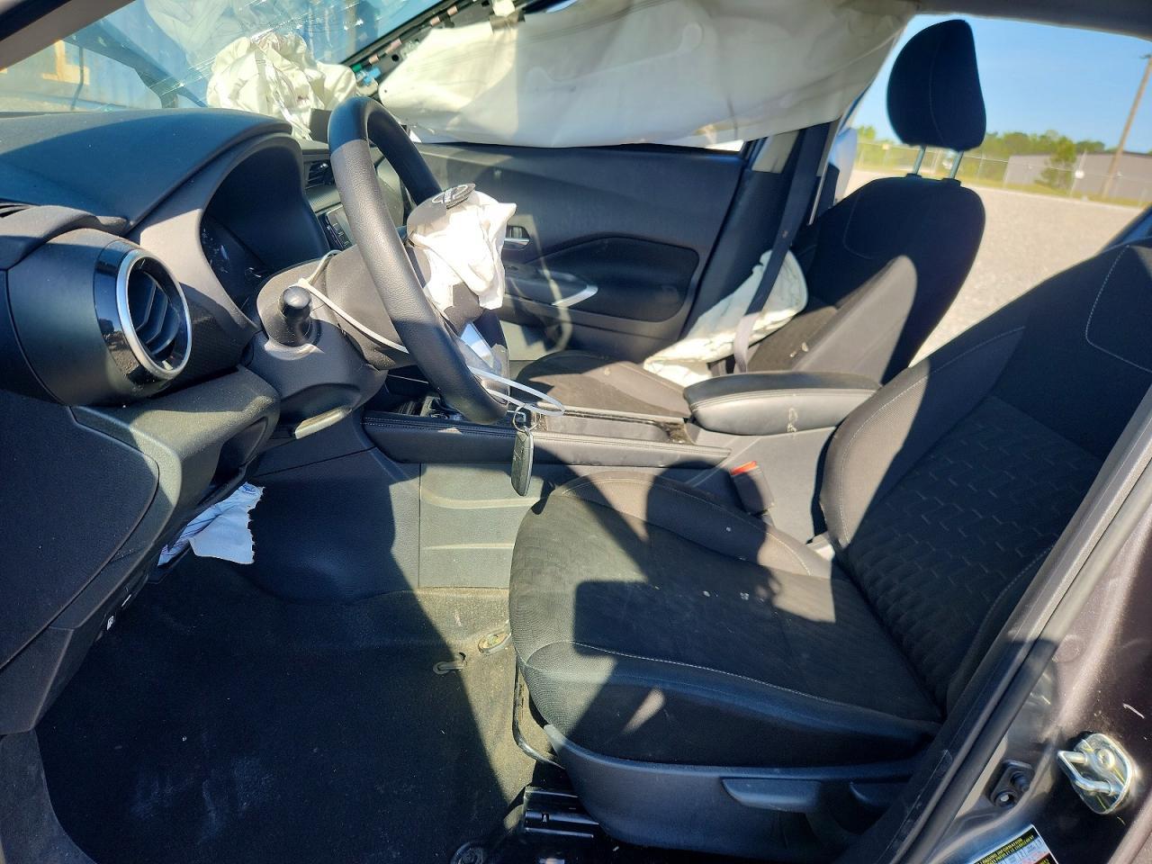 2024 NISSAN KICKS