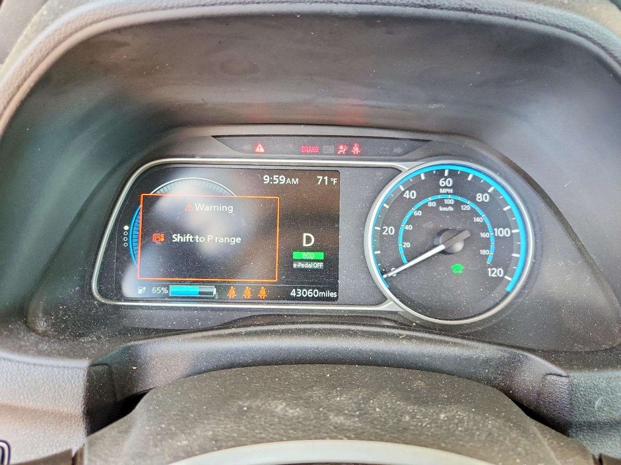 2022 NISSAN LEAF