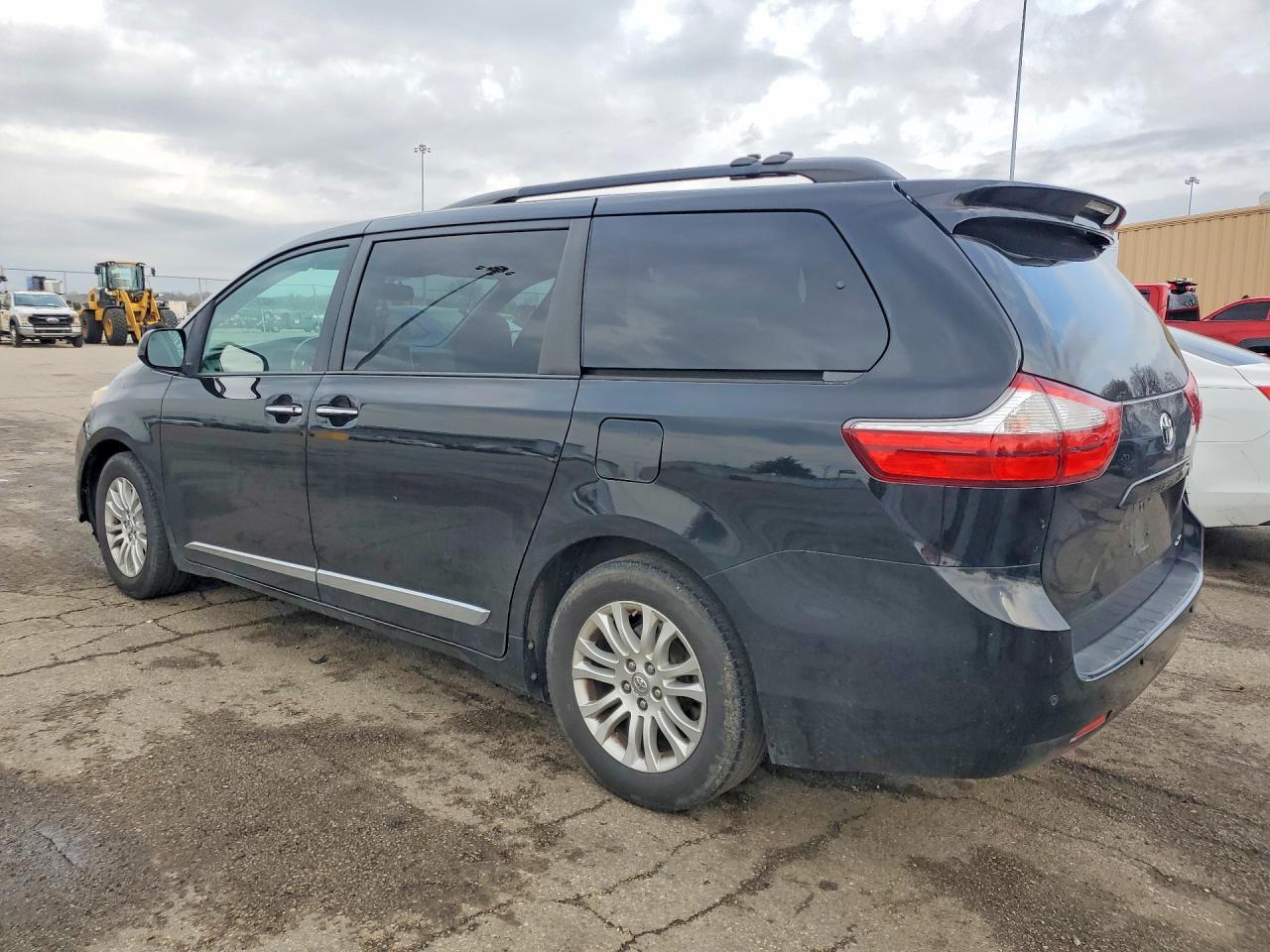 2015 TOYOTA SIENNA