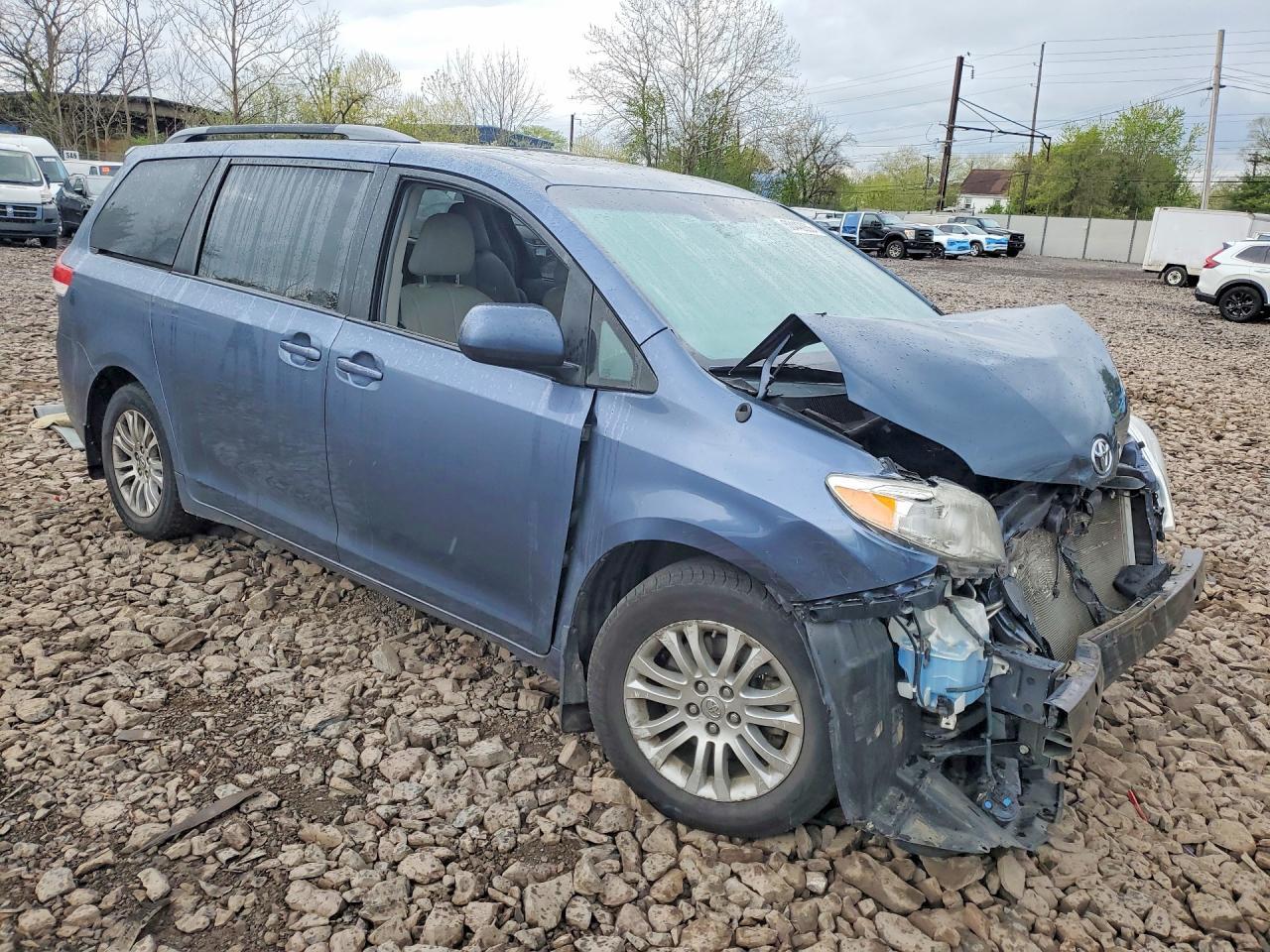 2014 TOYOTA SIENNA