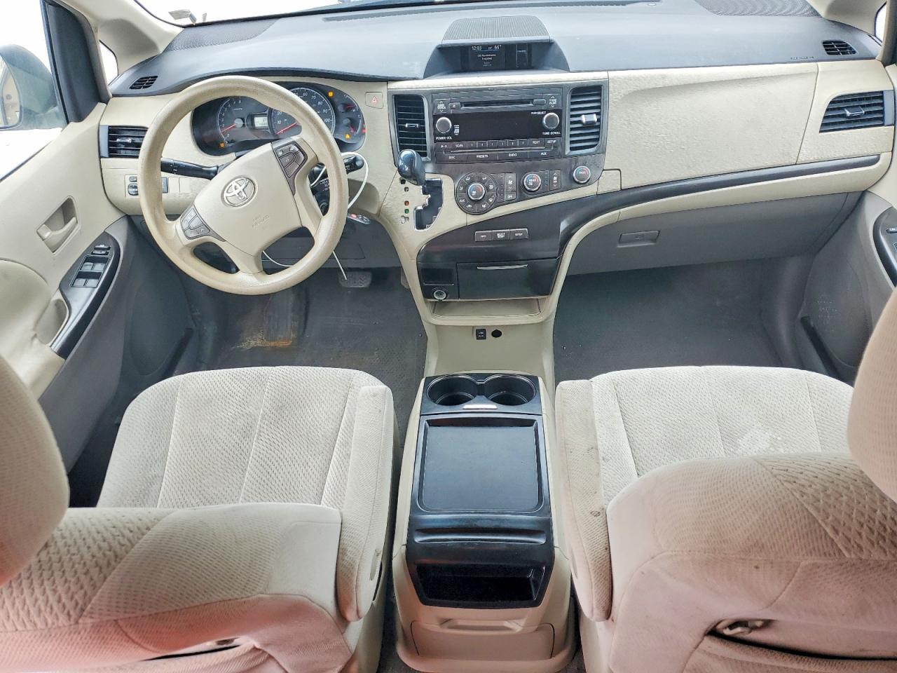2011 TOYOTA SIENNA