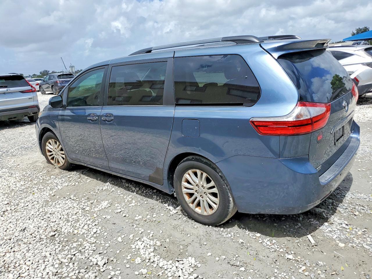 2015 TOYOTA SIENNA