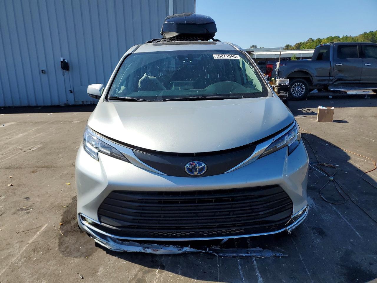 2023 TOYOTA SIENNA