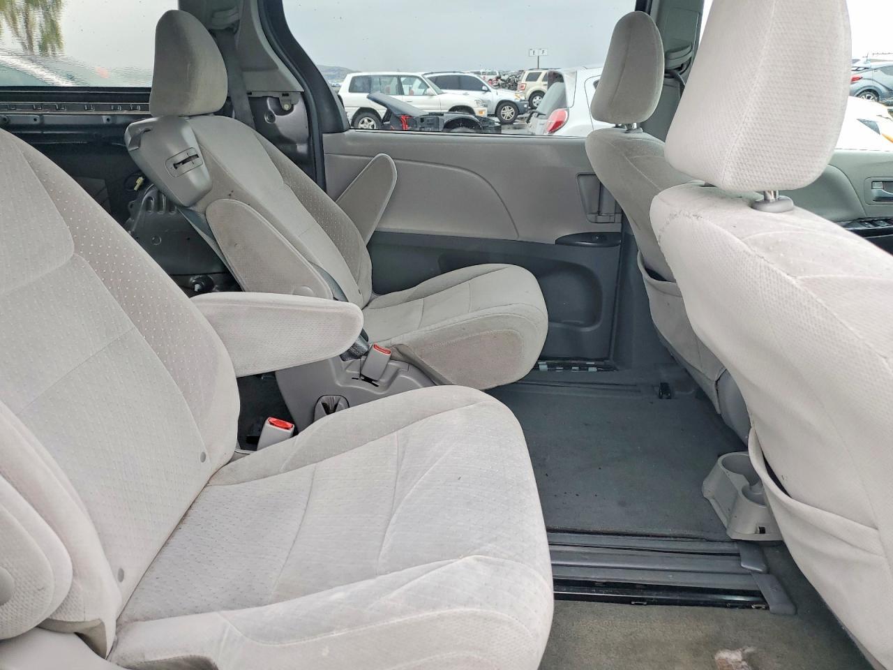 2016 TOYOTA SIENNA