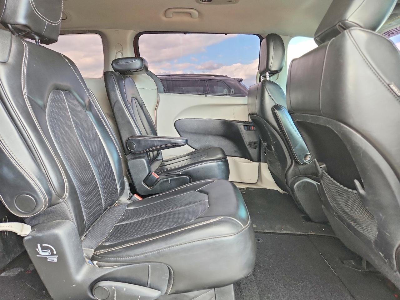 2020 CHRYSLER Voyager