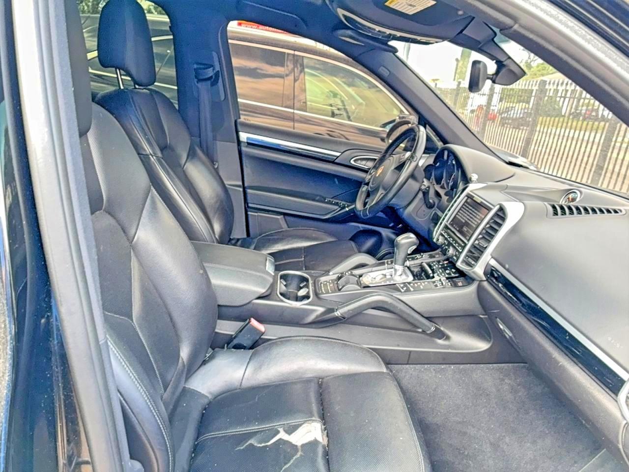 2014 PORSCHE CAYENNE