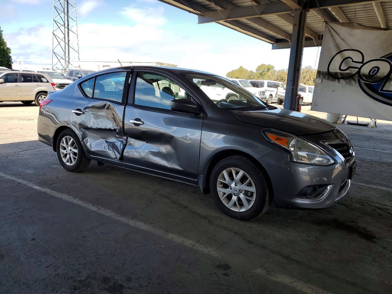 2017 NISSAN VERSA