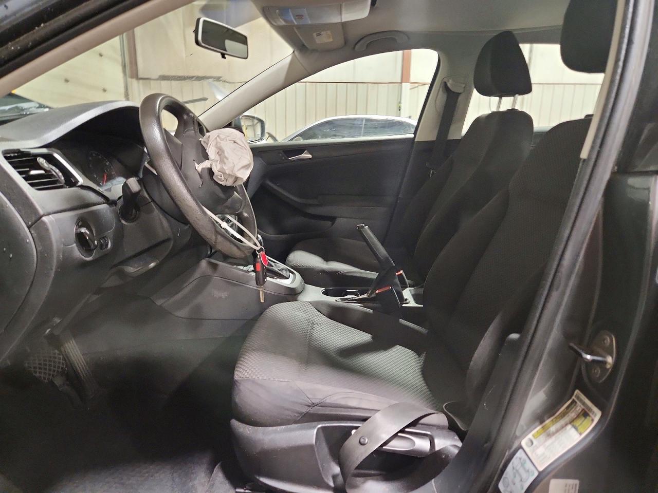 2011 VOLKSWAGEN JETTA
