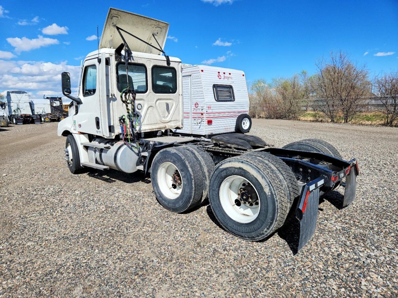 2021 FREIGHTLINER CASCADIA 126
