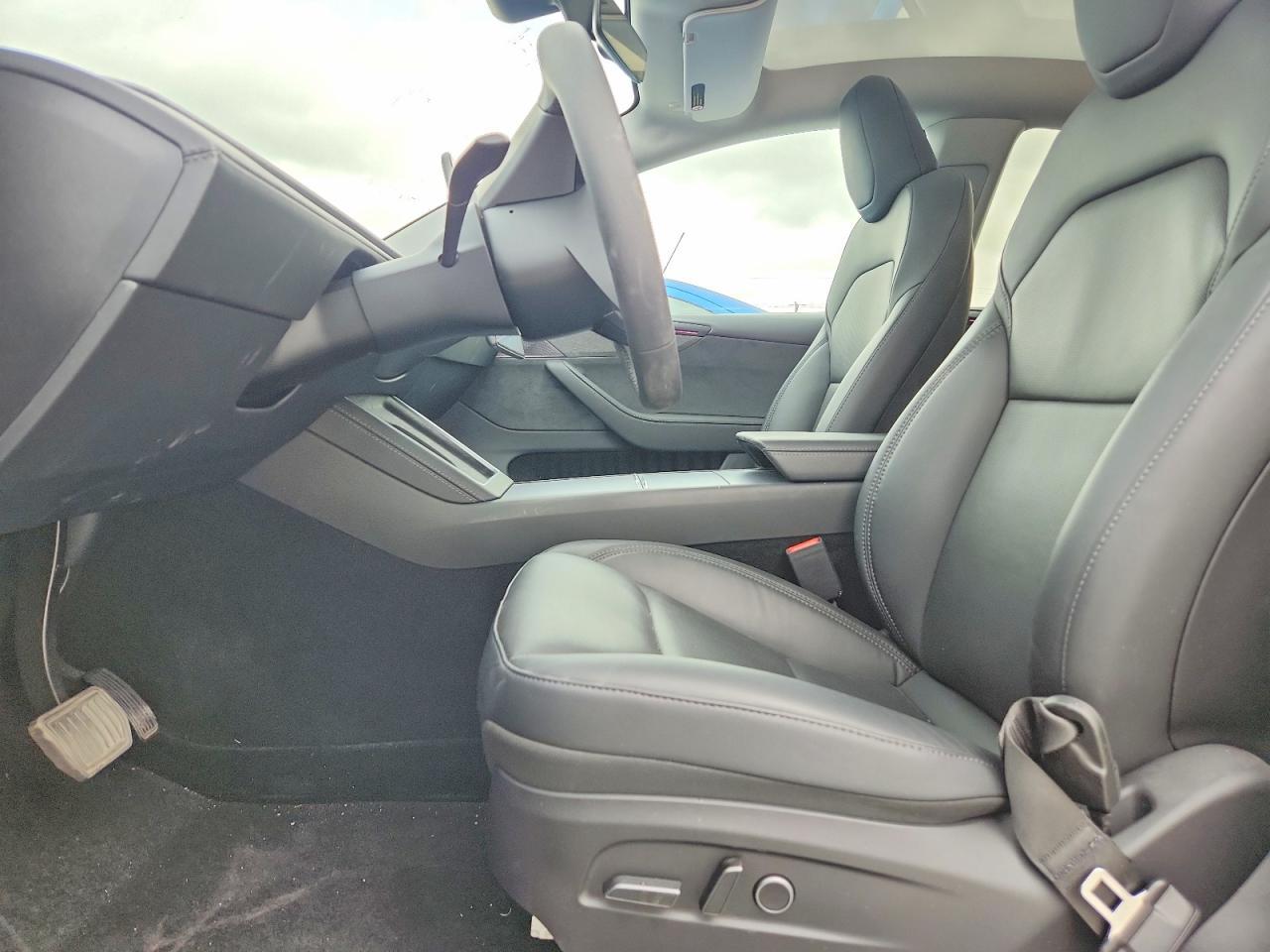 2026 TESLA MODEL Y