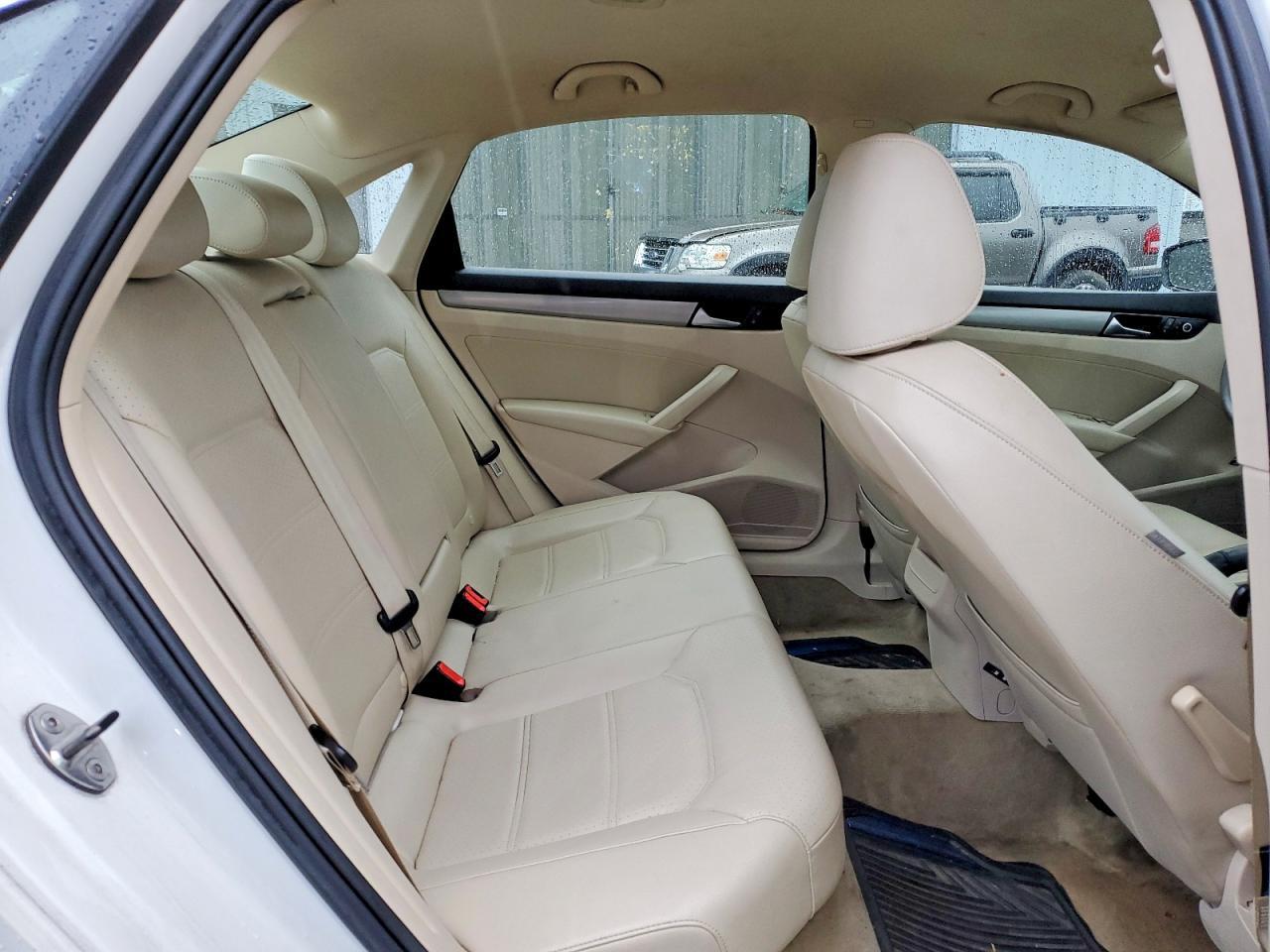 2014 VOLKSWAGEN Passat