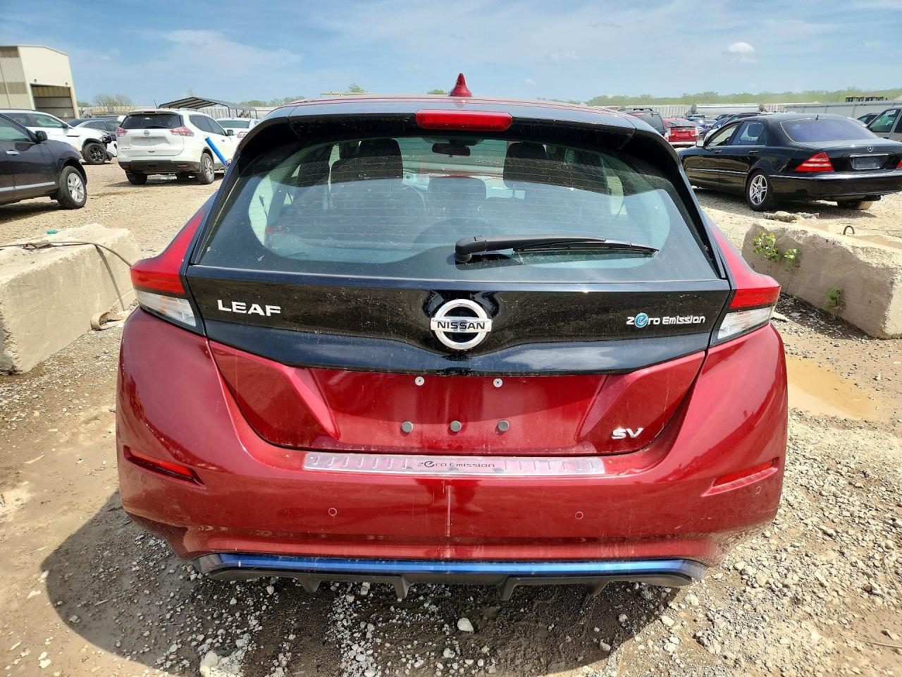 2022 NISSAN LEAF