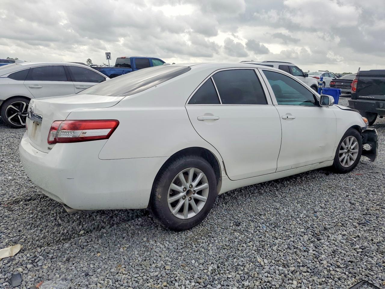 2011 TOYOTA CAMRY