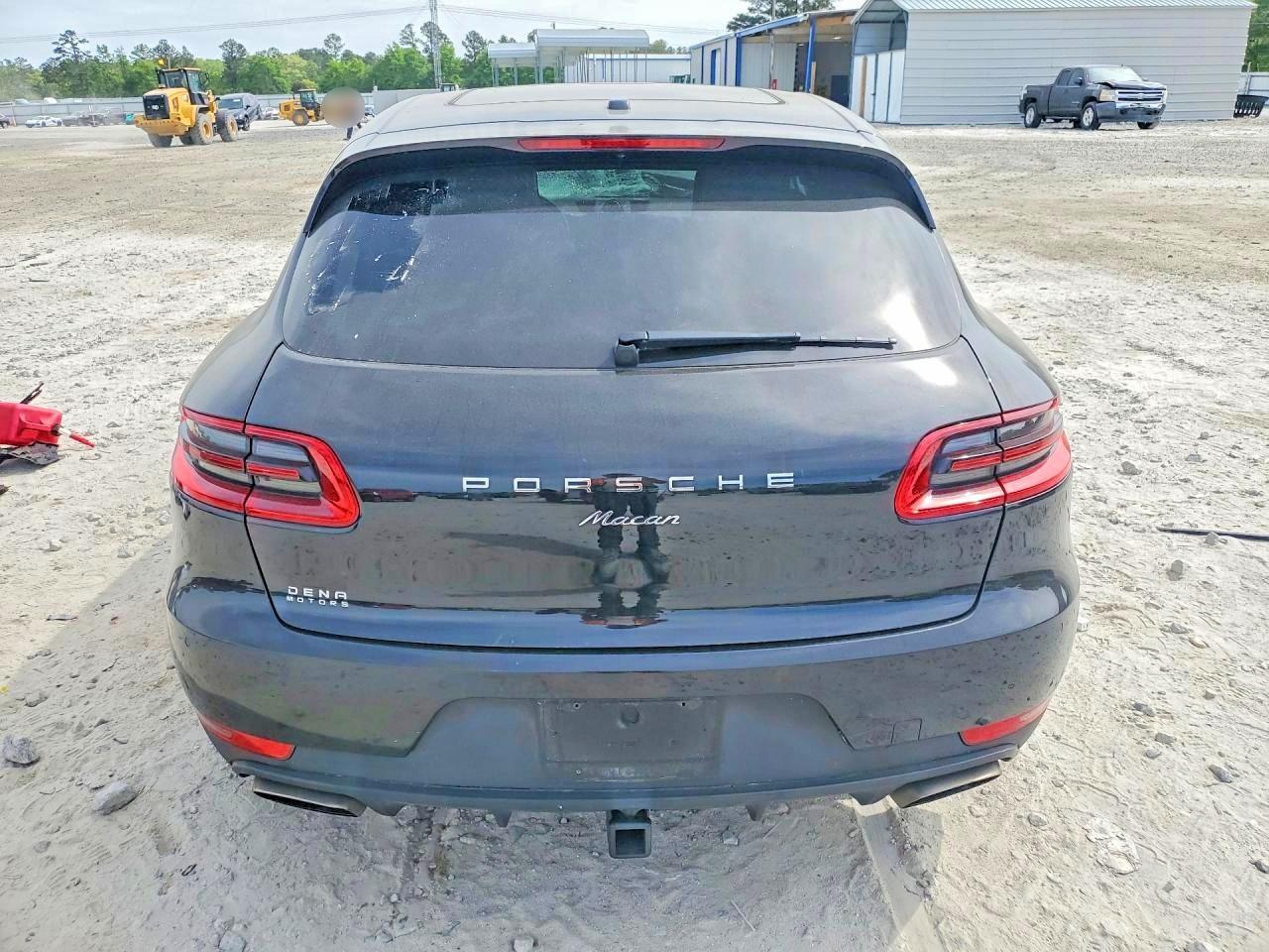 2017 PORSCHE Macan