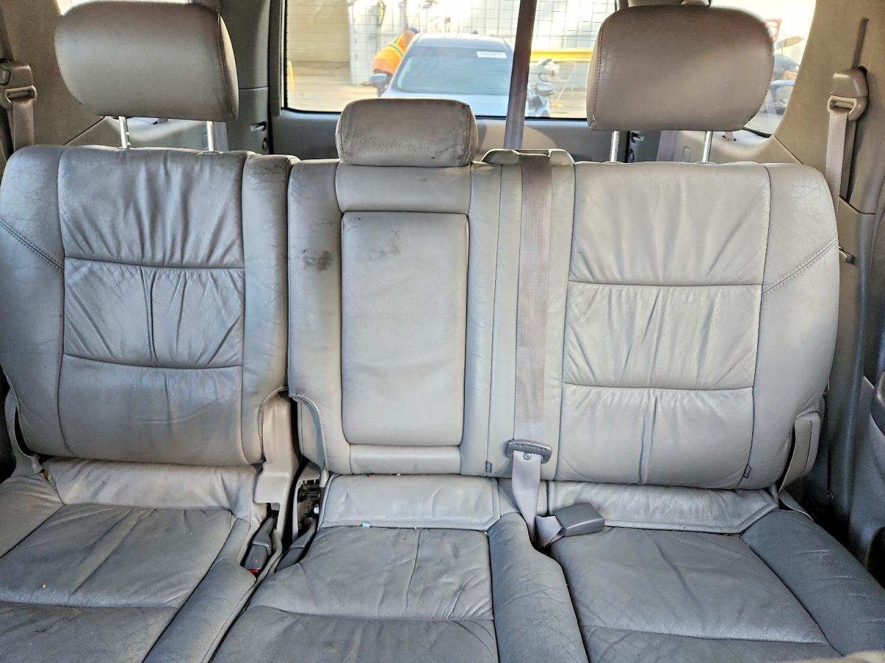 2004 TOYOTA Sequoia